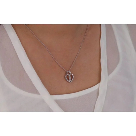 10k White Gold .25 Carat Diamond Key Heart Pendant 14k White Gold Chain 14"-20" - Picture 2 of 8